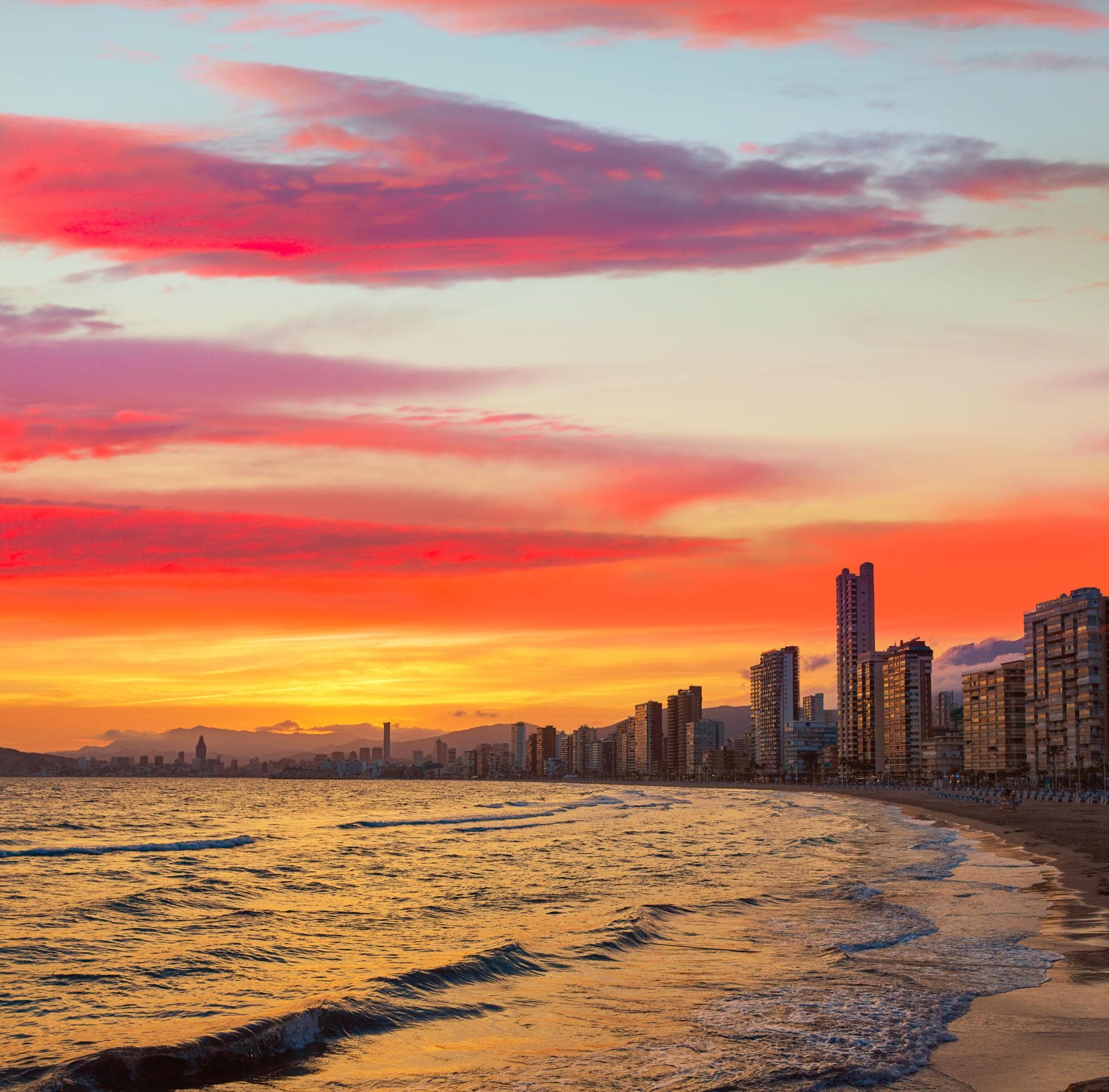 Costa Blanca: Benidorm, Torrevieja, Alicante und der mediterrane Lebensstil, der immer mehr Menschen dazu bringt, sich für Spanien zu entscheiden